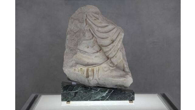 A Parthenon fragment, on loan from the Antonino Salinas Regional Archaeological Museum of Palermo, at the Acropolis Museum, in Athens, on Monday, Jan. 10, 2022 | (AP Photo/Thanassis Stavrakis)