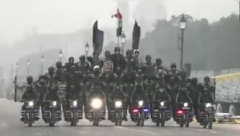 Republic Day 2022: ITBP motorcyclists perform daredevil stunts at Rajpath; watch videos here