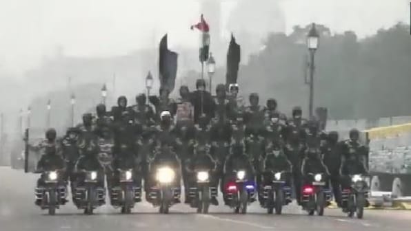 Republic Day 2022: ITBP motorcyclists perform daredevil stunts at Rajpath; watch videos here