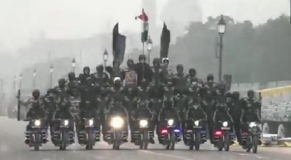 Republic Day 2022: ITBP motorcyclists perform daredevil stunts at Rajpath; watch videos here Republic Day 2022: ITBP motorcyclists perform daredevil stunts at Rajpath; watch videos here
