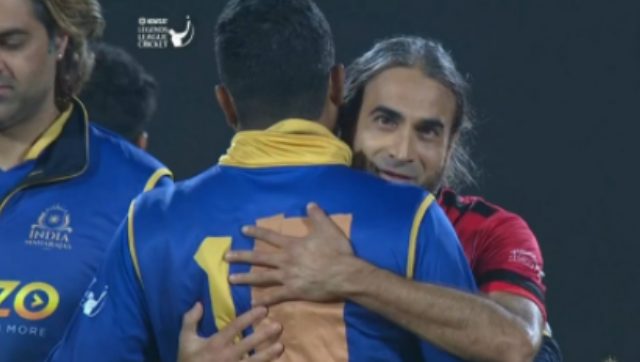 Watch: Imran Tahir cracks fifty to help World Giants beat Indian Maharajas in Legends League Cricket 2022 Watch: Imran Tahir cracks fifty to help World Giants beat Indian Maharajas in Legends League Cricket 2022