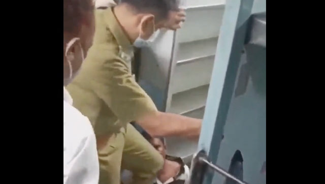 Watch: Kerala cop thrashes, kicks passenger allegedly travelling without ticket, see video here Watch: Kerala cop thrashes, kicks passenger allegedly travelling without ticket, see video here