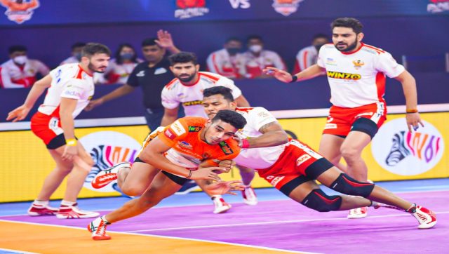 Pro Kabaddi League 2021-22: Puneri Paltan's youngsters outclass Gujarat Giants' experienced defence Pro Kabaddi League 2021-22: Puneri Paltan's youngsters outclass Gujarat Giants' experienced defence