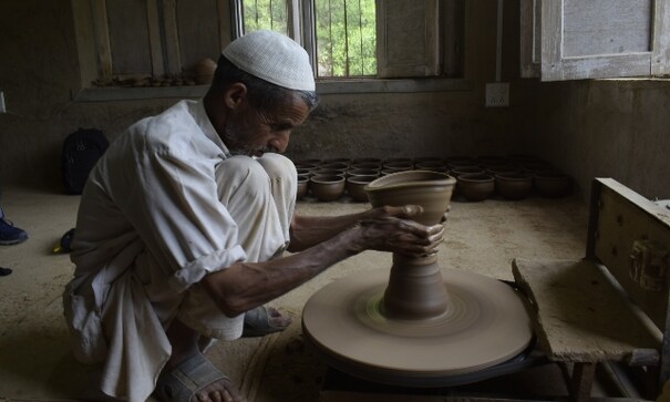 Guf Kral - l'héritage en voie de disparition des potiers du Cachemire alors qu'ils luttent pour maintenir l'art en vie
