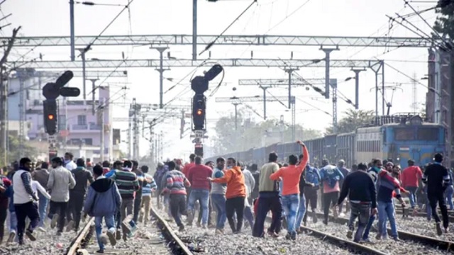 Amid protests by Railway job aspirants, call for 'Bihar Bandh' over irregularities in RRB recruitment process tomorrow Amid protests by Railway job aspirants, call for 'Bihar Bandh' over irregularities in RRB recruitment process tomorrow