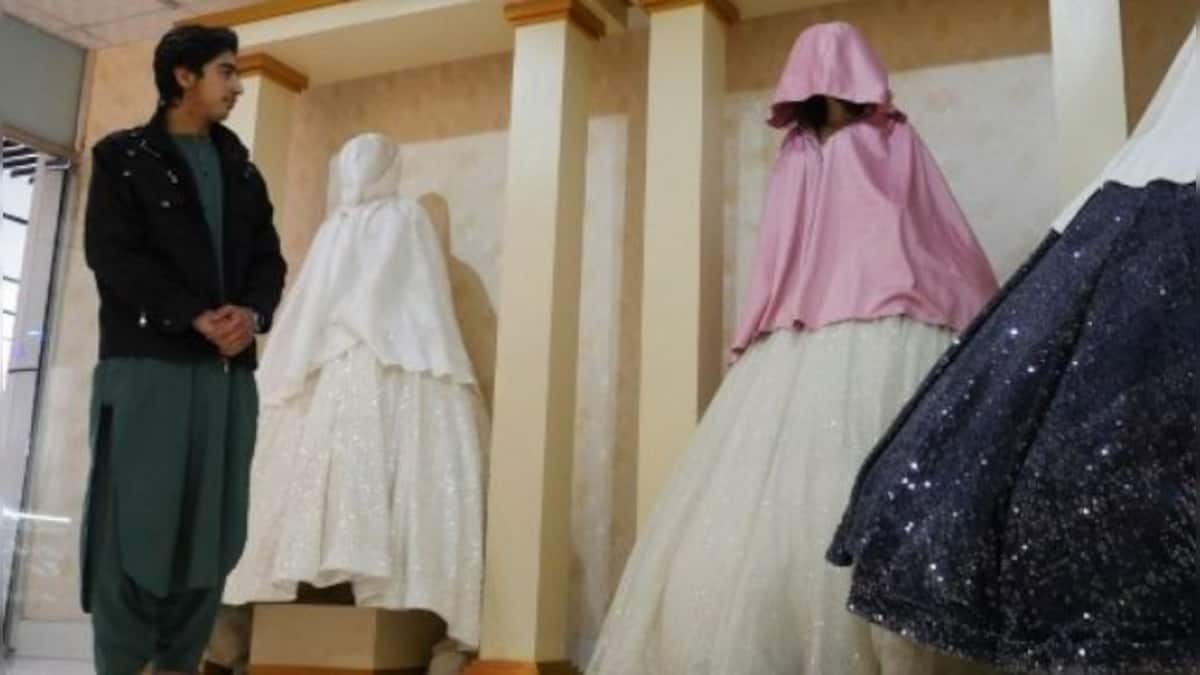 Taliban orders Afghan shop owners to behead mannequins, say the figures