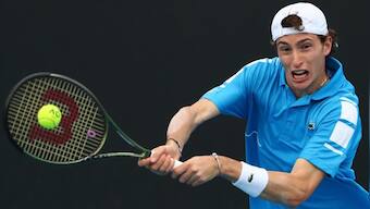 Australian Open 2022: Spectre of Covid at Melbourne Park after positive case