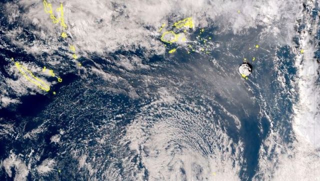 Undersea volcano erupts in Pacific, islanders rush to escape tsunami Undersea volcano erupts in Pacific, islanders rush to escape tsunami