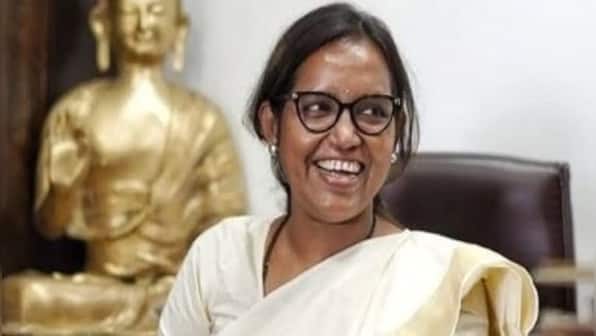 Omicron News Updates: Schools across Maharashtra to reopen for all classes from 24 Jan, says Varsha Gaikwad