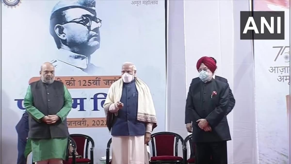 'Subhas Chandra Bose refused to bow before British': PM Modi unveils Netaji's hologram statue at India Gate