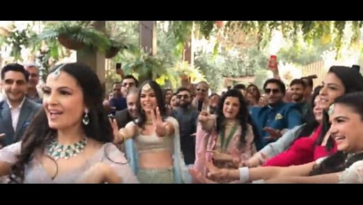 Watch: Bride grooves to 'Sau Aasmaan' song, viral video ends with a twist
