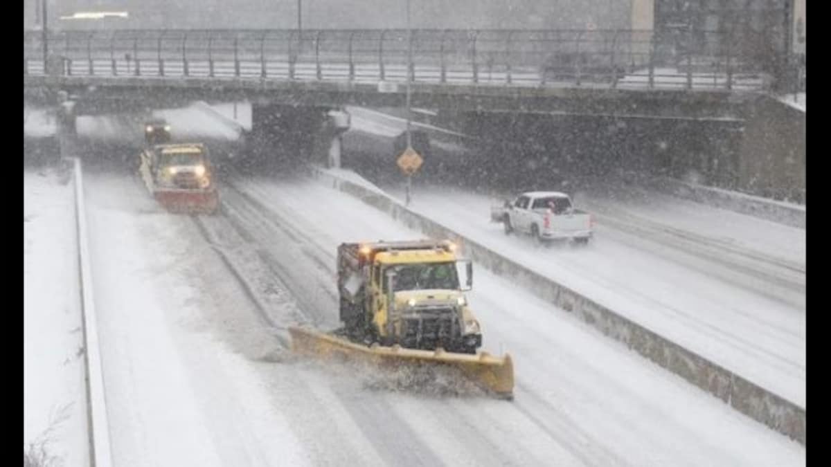 Snow 'bomb' unleashes blizzard in US: New York, New Jersey declare emergency