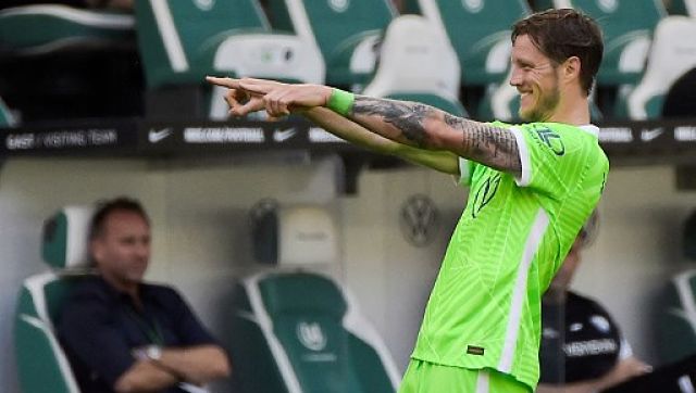 Premier League: Burnley sign Netherlands striker Wout Weghorst from Wolfsburg Premier League: Burnley sign Netherlands striker Wout Weghorst from Wolfsburg