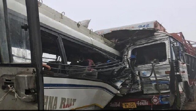Jharkhand: 16 killed, 26 injured in head-on collision between bus and truck carrying cylinders Jharkhand: 16 killed, 26 injured in head-on collision between bus and truck carrying cylinders