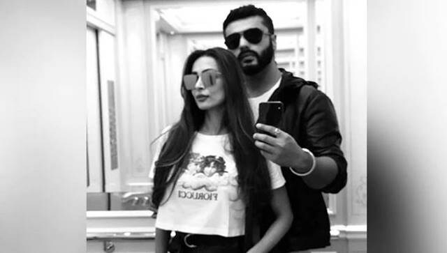 Arjun Kapoor rubbishes break-up rumours, posts mirror selfie with Malaika Arora Arjun Kapoor rubbishes break-up rumours, posts mirror selfie with Malaika Arora