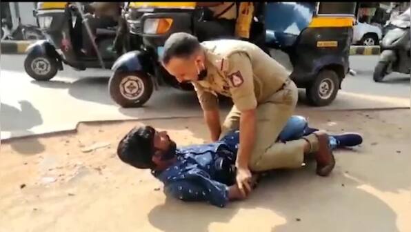 Watch | Mangaluru cop chases mobile thief through traffic; see dramatic video here