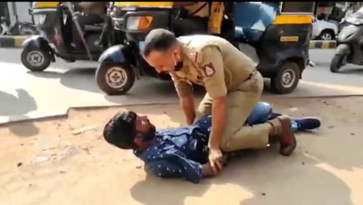 Watch | Mangaluru cop chases mobile thief through traffic; see dramatic video here