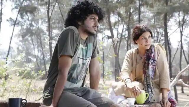 Alok Rajwade, Iravati Harshe in a still from Kaasav