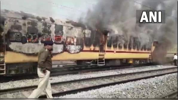 Indian Railways suspends recruitment exam as protests by candidates turn violent; Centre urges calm