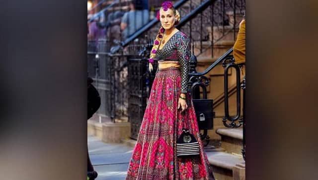 Sarah Jessica Parker wearing a lehenga (referred to in the show as a ‘sari’) on And Just Like That