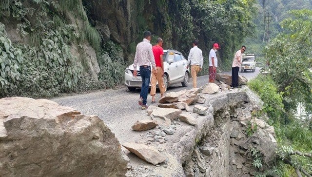 There are around seven major landslide areas between Sevoke Coronation Bridge to Rangpo, the bordering town of the Himalayan state. Image procured by author