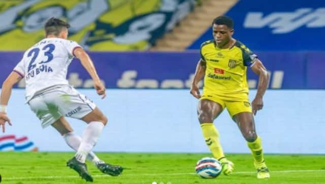 Bartholomew Ogbeche plays against Goa FC 