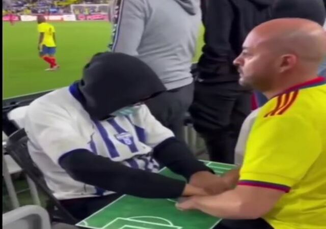Man interprets live football match for his blind friend; watch heartwarming video here Man interprets live football match for his blind friend; watch heartwarming video here