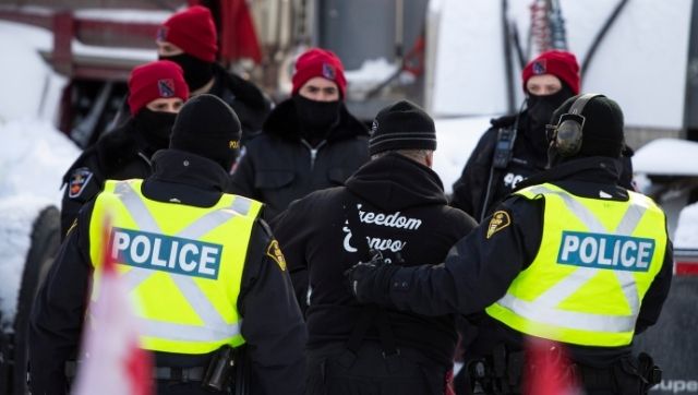 Canadian police arrest 100, tow away vehicles in Ottawa crackdown after 3-week protest Canadian police arrest 100, tow away vehicles in Ottawa crackdown after 3-week protest