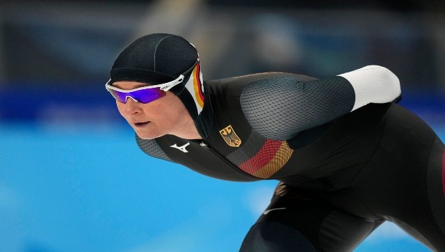 Olympische Winterspiele 2022 in Peking: Die deutsche Eiskunstläuferin Claudia Bechstein bricht den Olympia-Rekord für alte Frauen