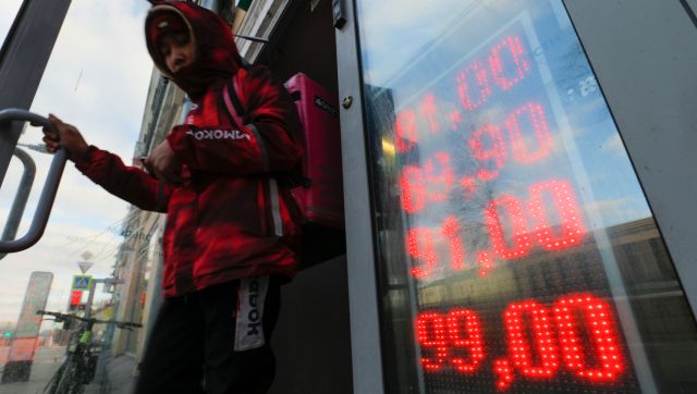 Russian central bank moves to stem plunge in ruble by raising benchmark rate Russian central bank moves to stem plunge in ruble by raising benchmark rate