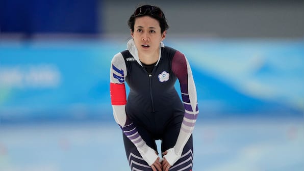 Taiwan Premier Su Tseng-chang  wants speedskater Huang Yu-ting punished for wearing China suit