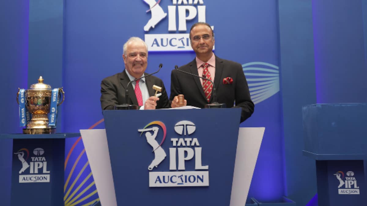 IPL Auction 2022: Auctioneer Hugh Edmeades returns to standing ovation on Day 2, conducts final hour of event