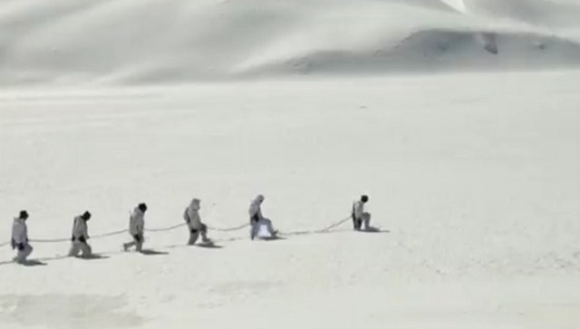 Watch: ITBP himveers walk through knee-deep snow at 15,000 feet in Uttarakhand Watch: ITBP himveers walk through knee-deep snow at 15,000 feet in Uttarakhand