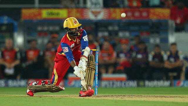 Dinesh Karthik in action or RCB in 2015. Sportzpics