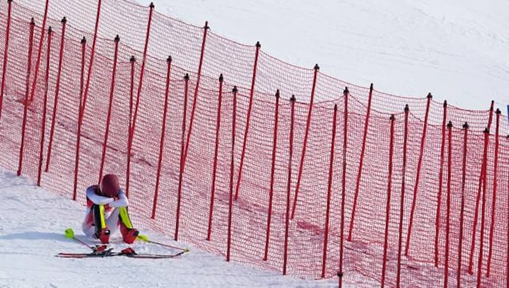 Beijing Winter Olympics 2022: Deja vu as US ski star Mikaela Shiffrin slides out of slalom