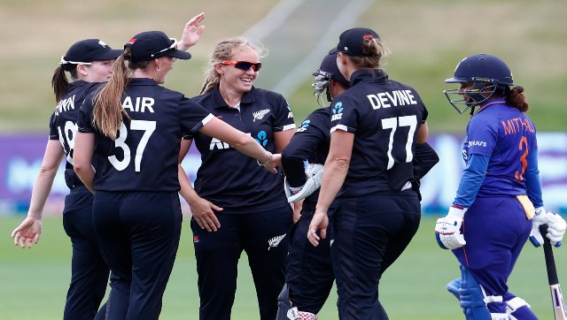 India vs New Zealand: Mithali Raj and Co suffer 3-wicket loss in third ODI, concede five-match series India vs New Zealand: Mithali Raj and Co suffer 3-wicket loss in third ODI, concede five-match series