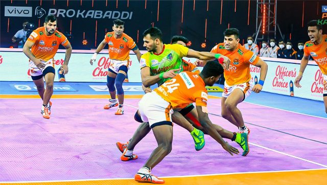 Pro Kabaddi League 2021-22: Patna Pirates beat Puneri Paltan to clinch playoff spot Pro Kabaddi League 2021-22: Patna Pirates beat Puneri Paltan to clinch playoff spot