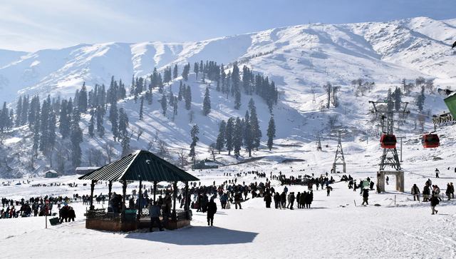 Kashmir's tourism sector sees steady increase in tourist footfall despite COVID-19 Kashmir's tourism sector sees steady increase in tourist footfall despite COVID-19