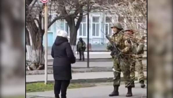 Watch: Ukrainian woman confronts Russian soldiers; netizens laud her bravery