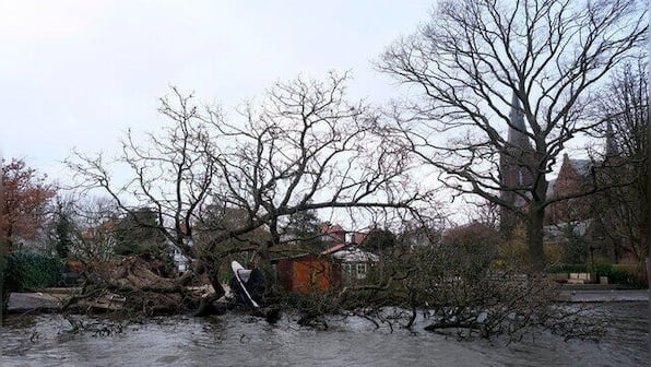 Thousands tune in to watch Big Jet TV's livestream of planes landing in London amid Storm Eunice