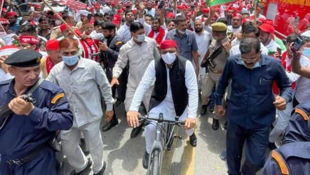 File image of Samajwadi Party chief Akhilesh Yadav during a cycle rally. Image Courtesy: @yadavakhilesh/Twitter