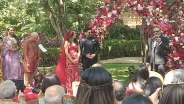 First pics of Shibani Dandekar and Farhan Akhtar at their wedding