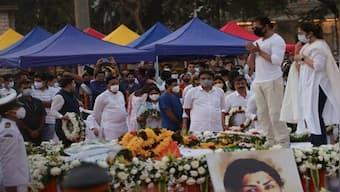 Lata Mangeshkar loved Shah Rukh Khan, and must be in pain to see how her death is being politicised