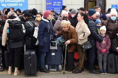 Over 100,000 Ukrainians flee to Poland in less than three days as Russian attack intensifies