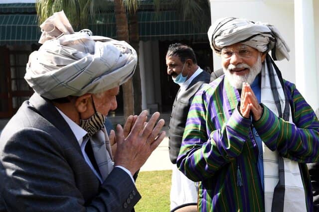 The delegation gifted an Afghan turban to PM Modi. Image credit: News18
