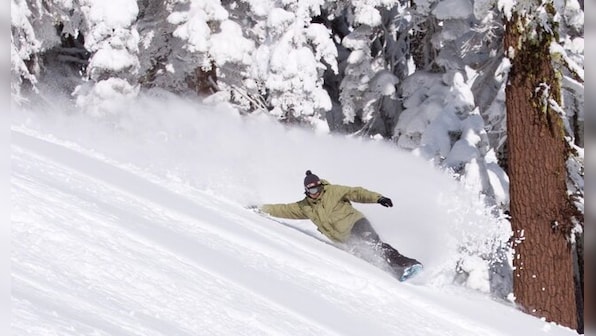Man chased by bear while snowboarding in French Alps, watch viral video here