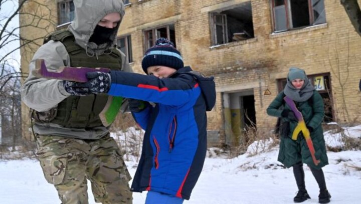 From making fires to handling guns, Ukrainians faced with Russian invasion hone survival skills