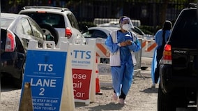 US death toll from COVID-19 hits 900,000, sped by Omicron