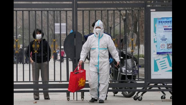 China locks down over 17.5 million people in business center of Shenzhen to fight COVID-19 surge China locks down over 17.5 million people in business center of Shenzhen to fight COVID-19 surge