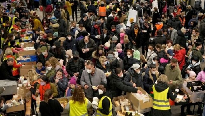 'Welcome to Germany': Berlin’s main train station turns into refugee town for Ukrainians